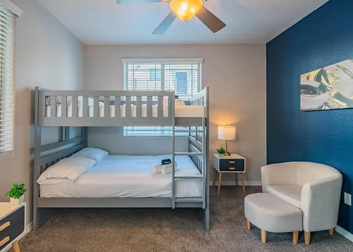 Luxurious 3bd - Gym, W-d, Parking - Sleeps 8 *