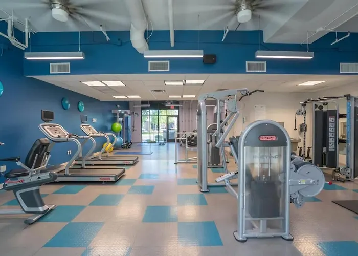 Apartment Luxurious 3bd - Gym, W-d, Parking - Sleeps 8 *