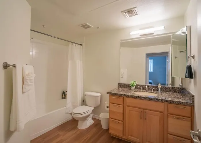 Apartment Luxurious 3bd - Gym, W-d, Parking - Sleeps 8