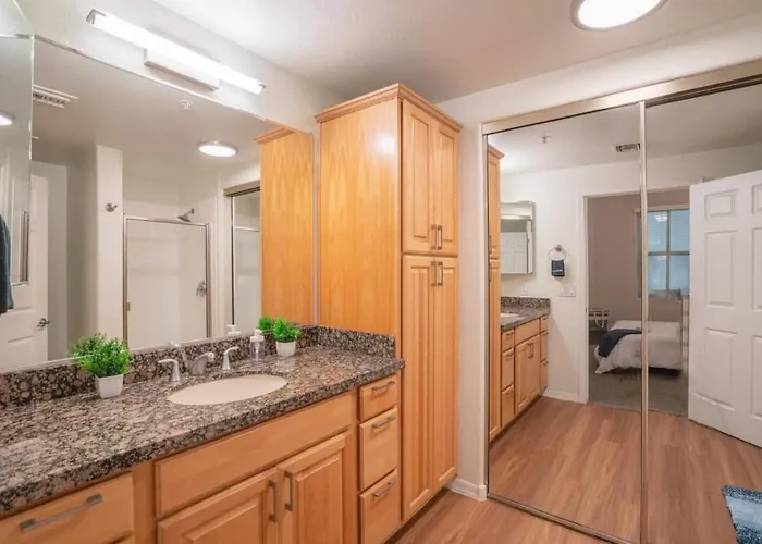 Luxurious 3bd - Gym, W-d, Parking - Sleeps 8 Apartment Tempe