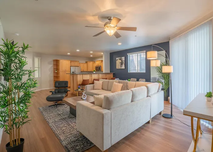 Luxurious 3bd - Gym, W-d, Parking - Sleeps 8 Tempe