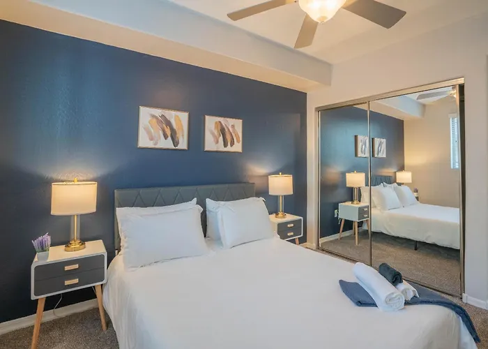 Apartment Luxurious 3bd - Gym, W-d, Parking - Sleeps 8 *