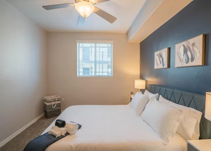 Luxurious 3bd - Gym, W-d, Parking - Sleeps 8