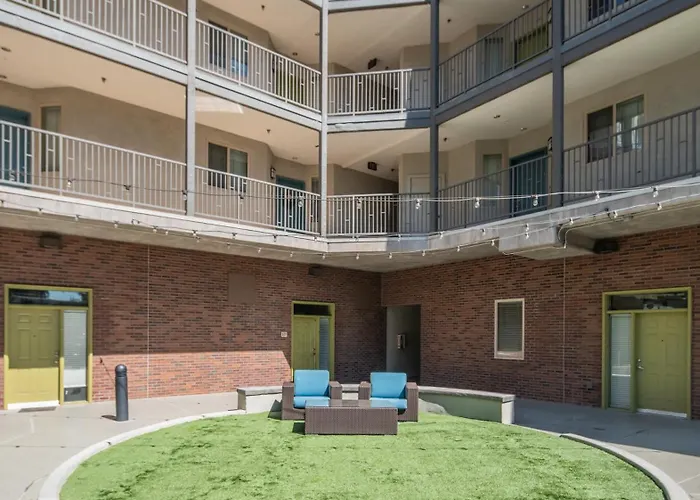 Luxurious 3bd - Gym, W-d, Parking - Sleeps 8
